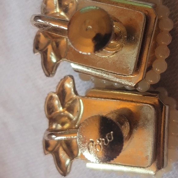 Coro Signed Set Emerald Cut Purple Amethyst Rhinestones Pearls Screw Back Earrin - Picture 5 of 7